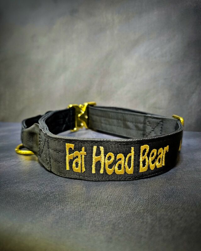 The name is everything “ Fat Head Bear”

➖Font: Hobo 
➖Colour: Metallic Gold⁠
➖Collar: 5cm Black Gold Series⁠⁠
⁠
⚜️ Regal Dog - The Luxury Dog Brand ⚜️⁠
⁠
🛒 Shop Now: REGALDOG.CO.UK⁠
⁠
➡️ #RegalDog⁠ #MyRegalDog⁠
#LuxuryDogCollars #DogCollars #DogChains #DogAccessories #LuxuryDog #Dog #RegalDogpersonalised