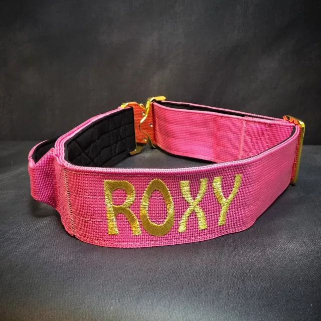 Roxy⁠
➖Font: Hobo⁠
➖Colour: Metallic Gold⁠
➖Collar: 5cm Rose Pink Gold Series⁠
⁠
⚜️ Regal Dog - The Luxury Dog Brand ⚜️⁠
⁠
🛒 Shop Now: REGALDOG.CO.UK⁠
⁠
➡️ #RegalDog⁠ #MyRegalDog⁠
#LuxuryDogCollars #DogCollars #DogChains #DogAccessories #LuxuryDog #DogDad #DogMum #DogLover #Puppers #DogMom #Instadog #IGDogs #Puppies #PuppyLove #UKDogs #embroidery #customdogcollars #Personalised #RegalDogPersonalised